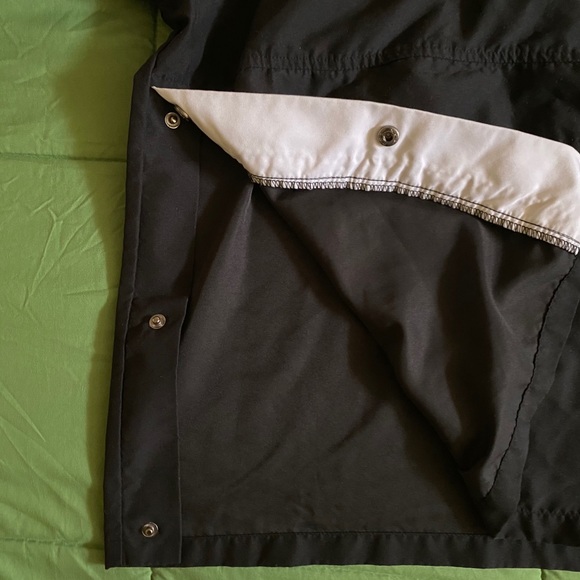 MENS WINDBREAKER IN BLACK - Picture 3 of 7